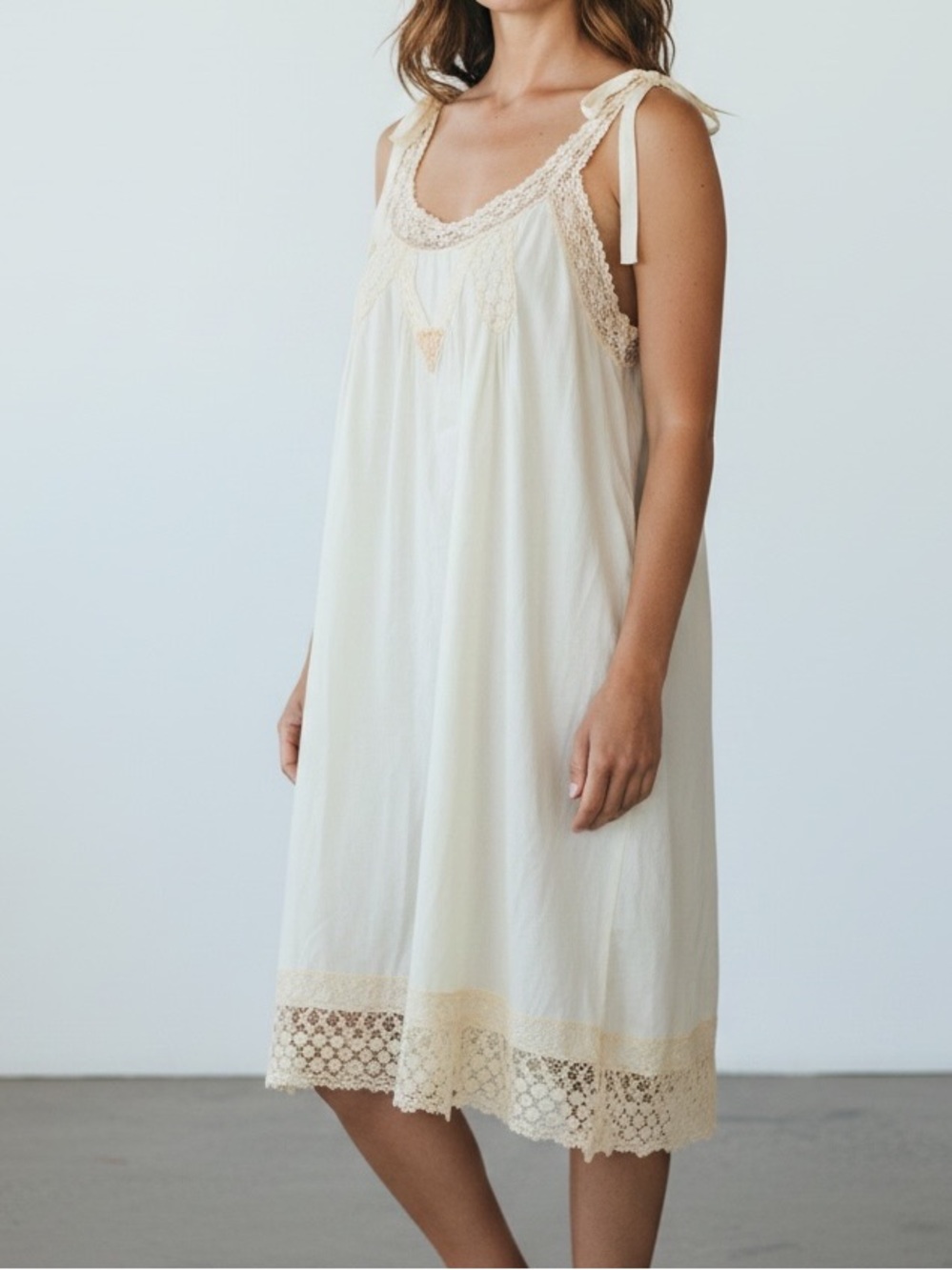 J. Peterman Light Green Chemise with Lace Accents